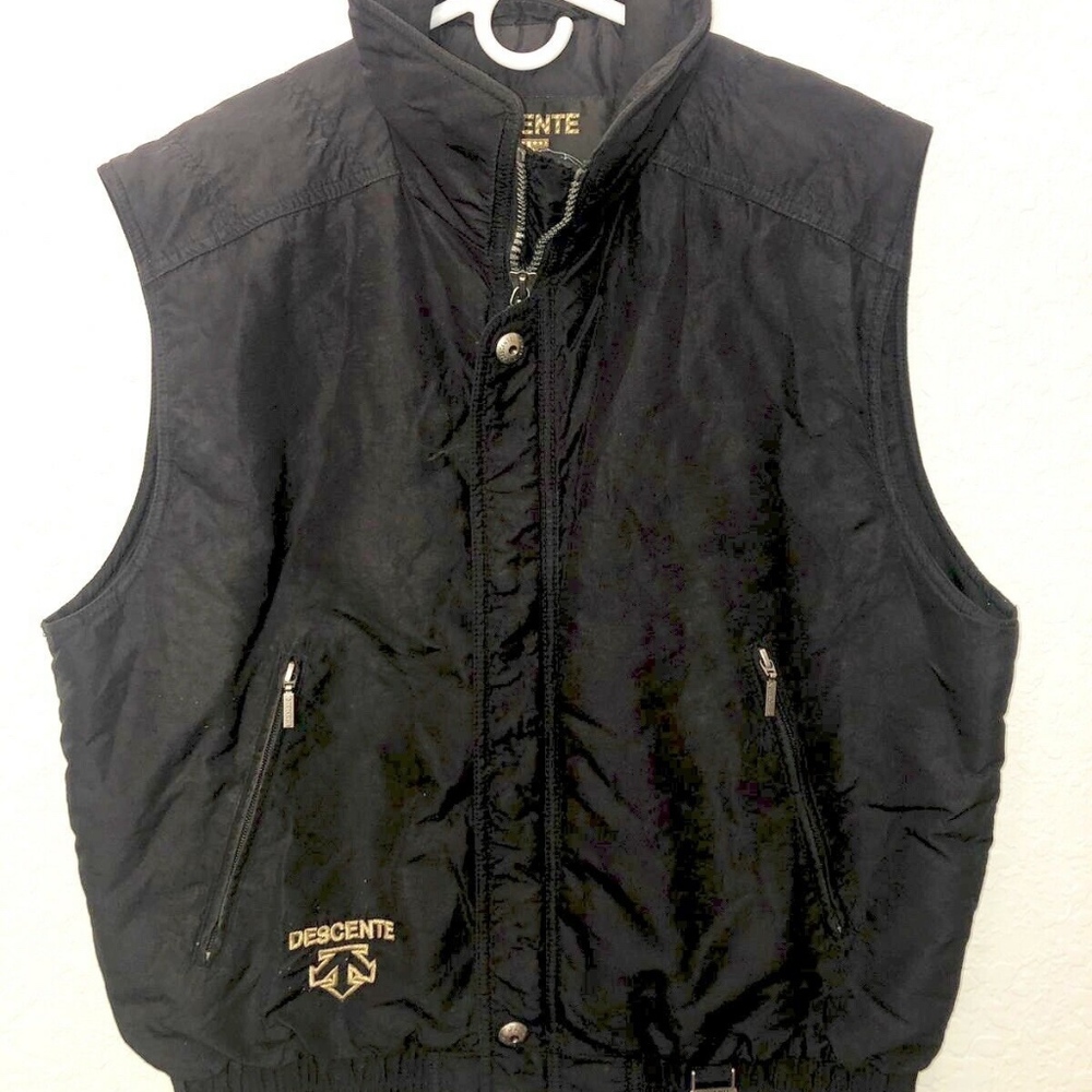 SOLD- Descente women's black puffer vest